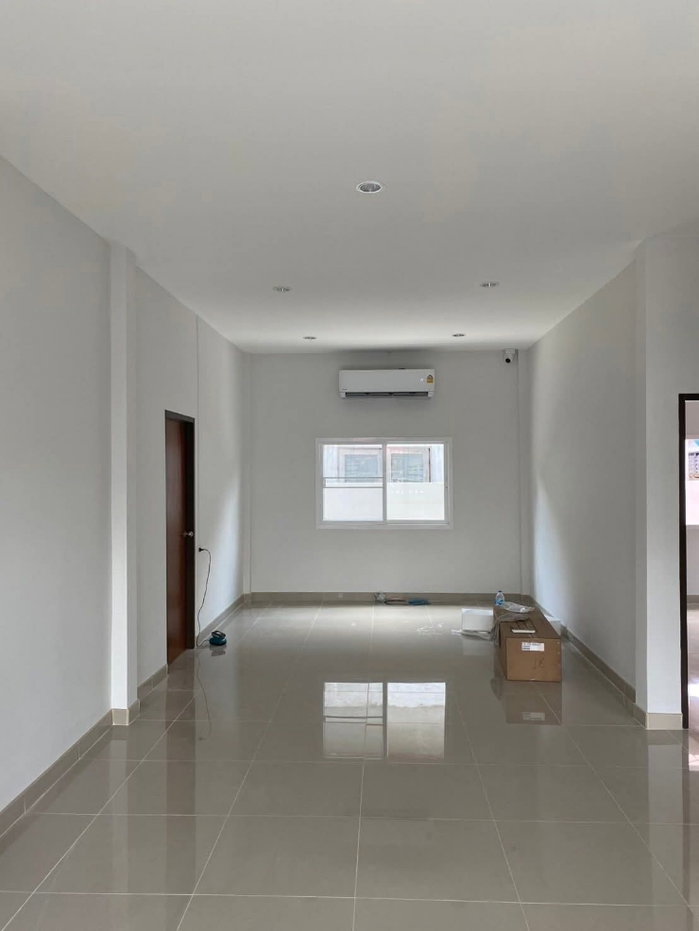 รูป ขาย | ให้เช่า บ้านเดี่ยว 1 ชั้น 52 ตร.ว. ⭐️ Fully Renovated ⭐️ โชคชัย 4 ใกล้ Central Eastville The Crystal เอกมัย-รามอินทรา จอดรถ 4 คัน แอร์ 5 เครื่อง - รูปที่ 9/14