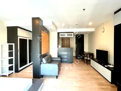 Condos for rent : Noble Remix | 🚅 Located near BTS Thonglor, EmQuartier Mall, and Makro Food Service.