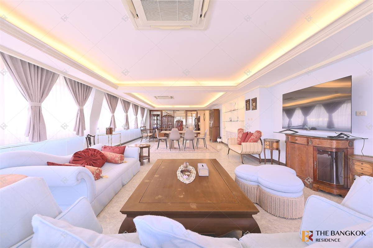 picture Pleonchit Terrace near BTS Phloen Chit Luxury Condo Ready to Move-in at the Best Location - 4/10