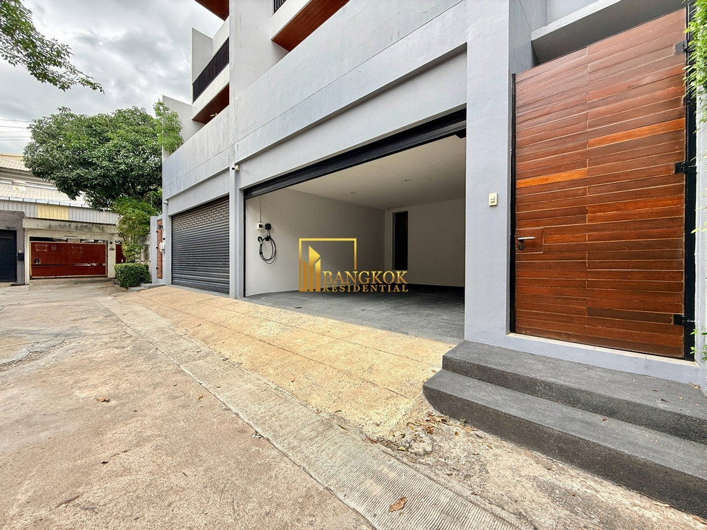 picture Spacious 3 Bedroom Townhouse For Rent in Phrom Phong Area - BR49098TH - 44/45