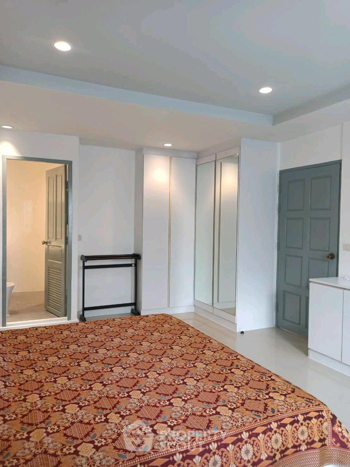 picture 2-BR Condo For Rent At Srivara Garden Condominium (ID 3161736) - 1/7
