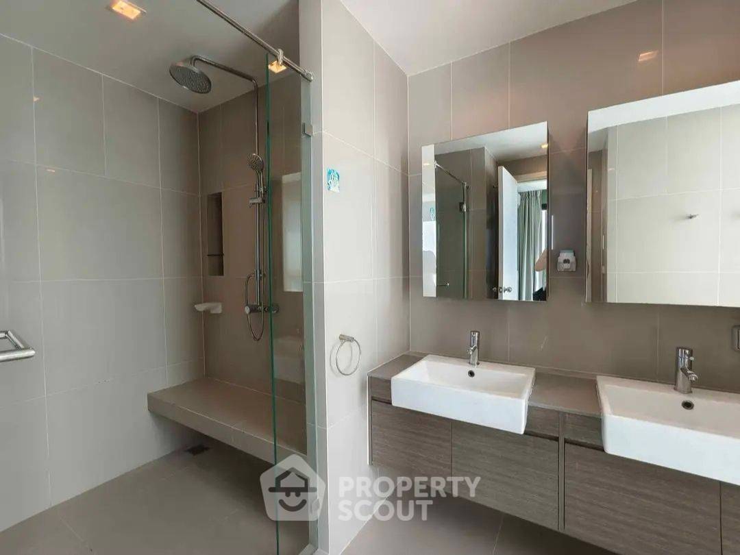 picture 26th-Floor 2-BR Quinn Condo Ratchada 17 Near MRT Sutthisan (ID 3167286) - 8/8