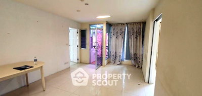 Condos for sale : 3-BR Condo For Sale At Sunshine Condominium, Bang Na (ID 645863)