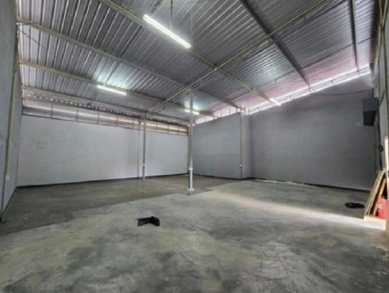 รูป ให้เช่าโกดังพร้อมสำนักงาน ย่านดอนเมือง ซอยเทิดราชัน พื้นที่โกดัง 230 ตารางเมตร / ใกล้ สนามบินดอนเมือง 5 นาที / ถนนซอยกว้าง / รถใหญ่เข้าออกได้ - รูปที่ 5/9