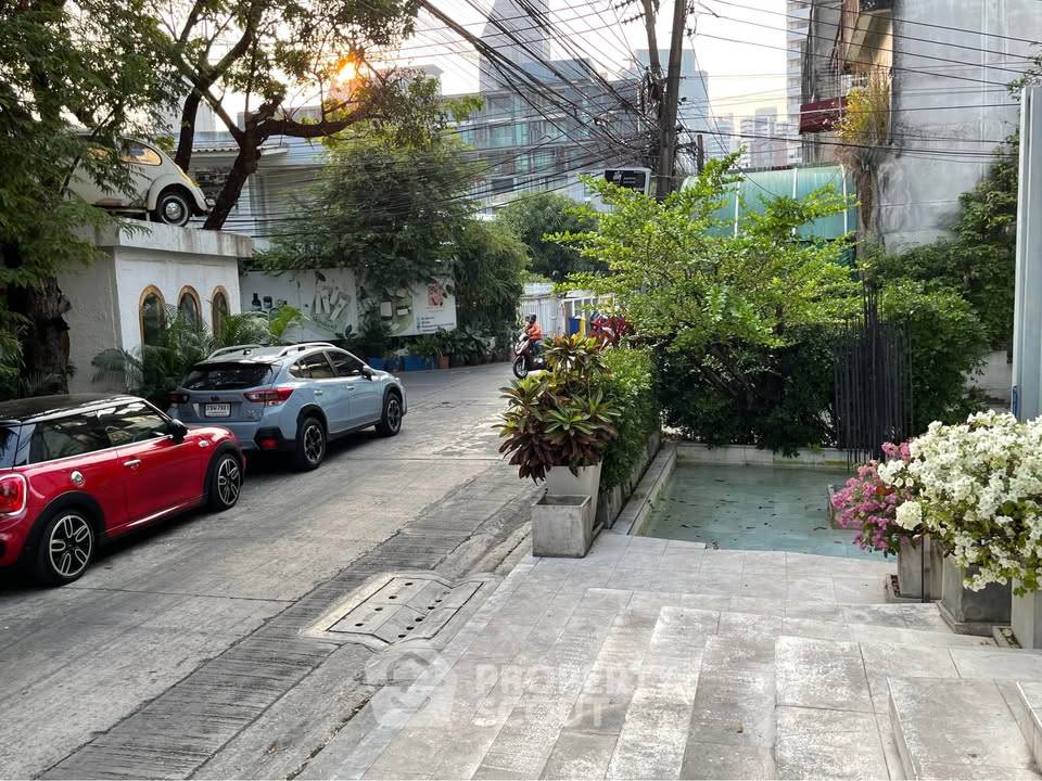 picture Spacious 1-BR 94 Sqm At The Crest Sukhumvit 49 Near BTS Thong Lor (ID 3167997) - 18/19