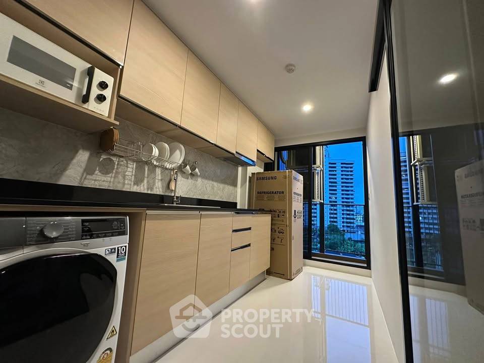 picture 1-BR At The Shade Sathorn 1 Near MRT Khlong Toei (ID 3168694) - 4/9