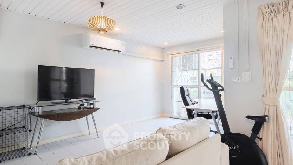 picture Spacious 2-BR 112 Sqm At Modern Home Place, Suan Luang (ID 3168437) - 3/21