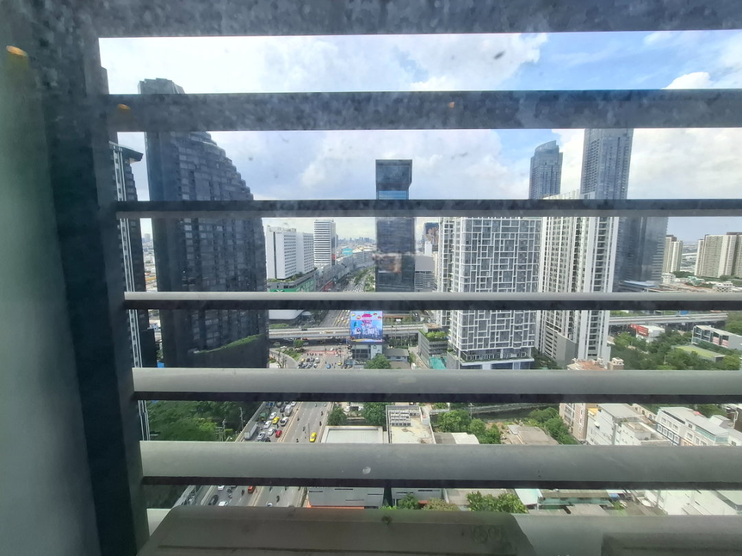 รูป ตื่นรับพลังงานดีๆ วิวสวยระดับพรีเมียมใจกลางเมืองที่ Rhythm Asoke 2 🏙️✨ - รูปที่ 3/11