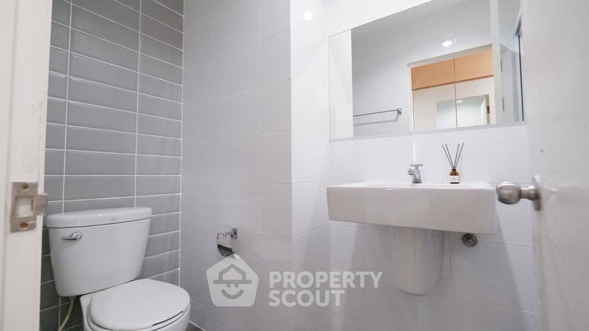 picture 17th-Floor 2-BR Condo At Aspire Sukhumvit 48 Near BTS Phra Khanong (ID 3167224) - 28/41