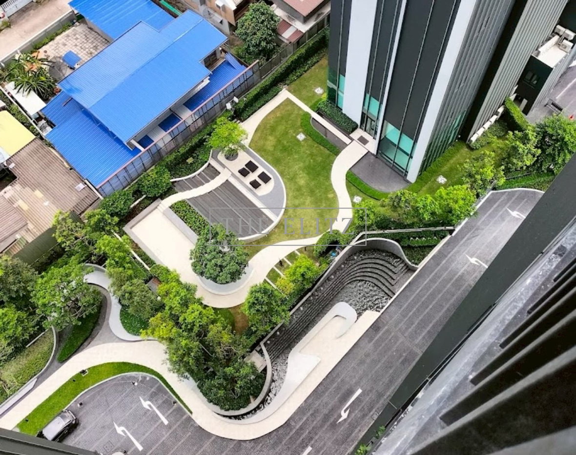 รูป ✨Best Price Guaranteed in the Market! | High-Ceiling Duo Space opposite Major Ratchayothin✨ - รูปที่ 13/20