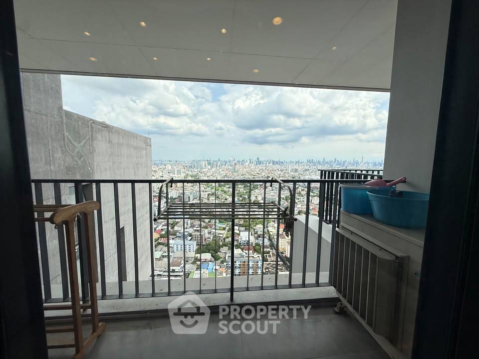 picture 45th-Floor 2-BR At The Issara Ladprao Near MRT Lat Phrao (ID 3168343) - 13/27