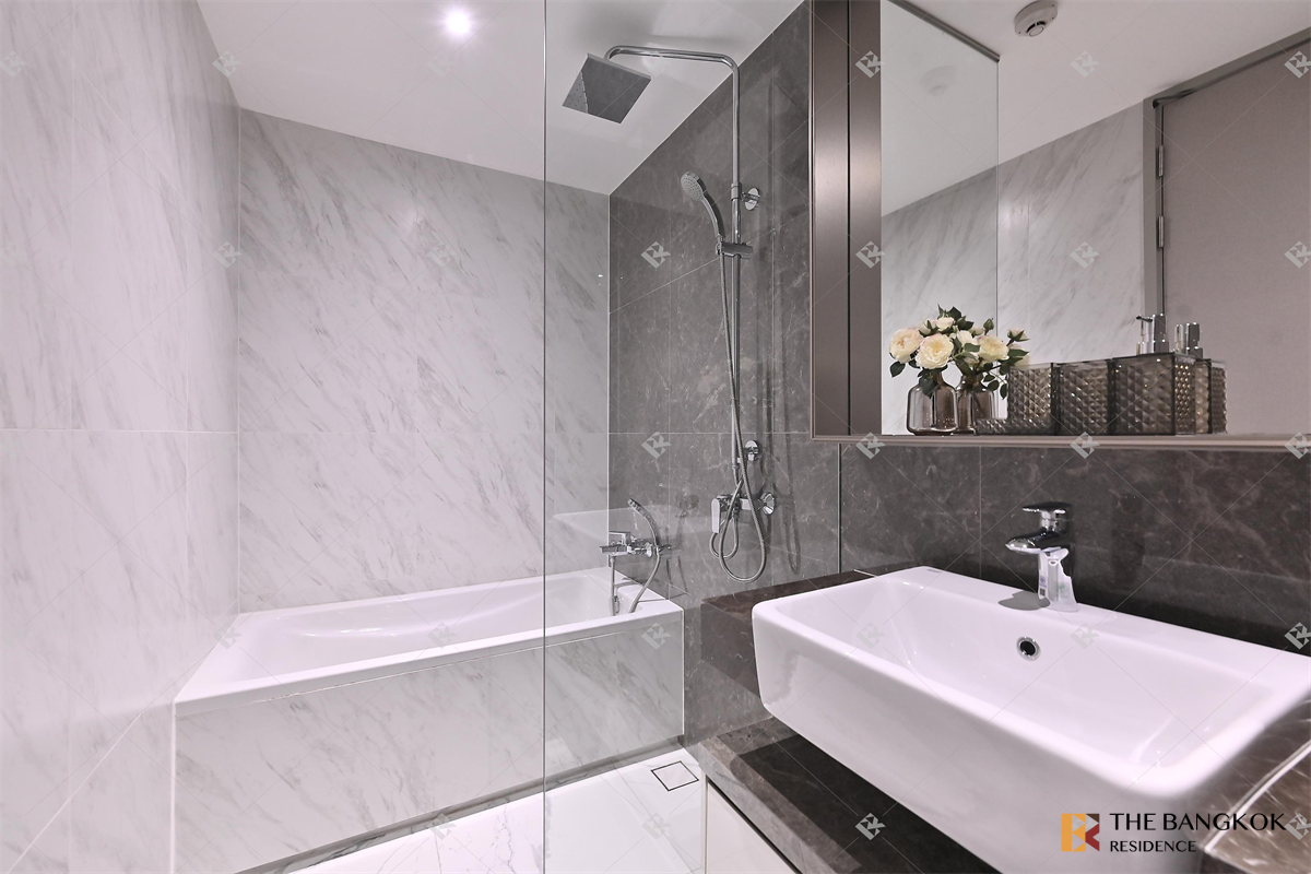 picture Move-in Ready, Just Bring Your Bags Fynn Asoke near BTS Asok - 3/10