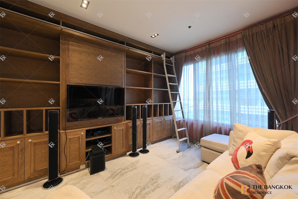 picture Luxuriously Elevated Unit The Emporio Place - 9/10