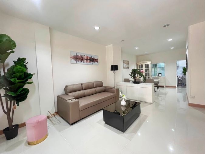 4-bed townhouse for rent, 200 sqm, 30 sq wah, Grandity Sathupradit 2