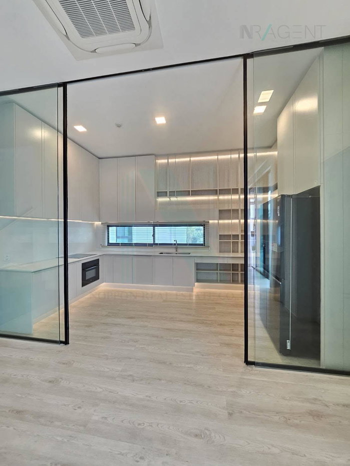รูป 📌 ขายบ้านเดี่ยว โครงการ วีเว่ กรุงเทพกรีฑา 3 ชั้น 4 ห้องนอน 5 ห้องน้ำ - รูปที่ 2/8
