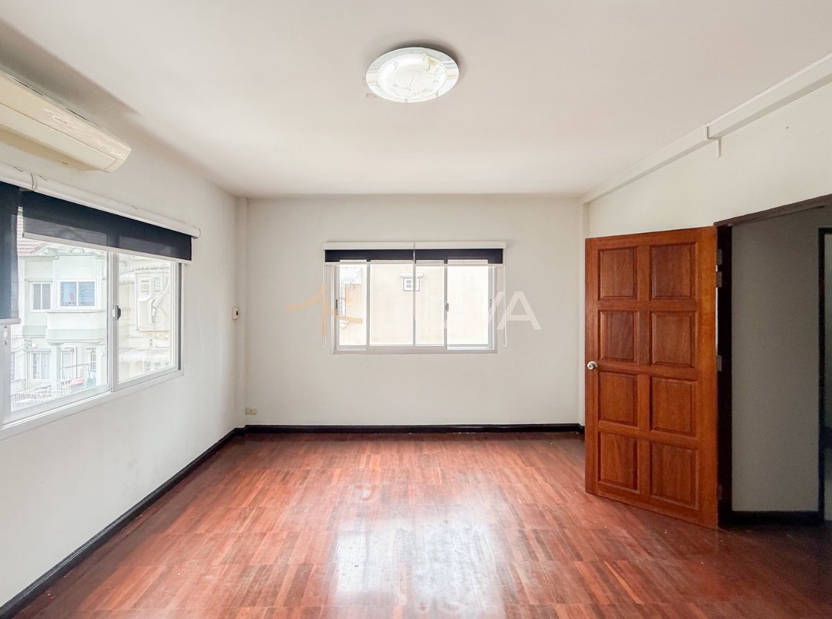 รูป Home Office 3 ชั้น ติด BTS พระโขนง 200 เมตร ( ปล่อยเช่าช่วงได้ ) - รูปที่ 11/15