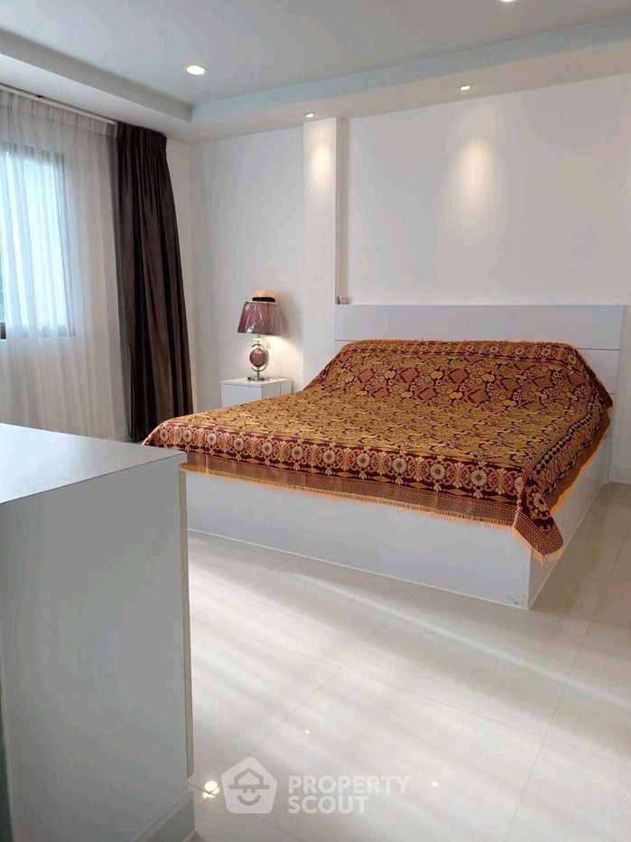 picture 2-BR Condo For Rent At Srivara Garden Condominium (ID 3161736) - 2/7