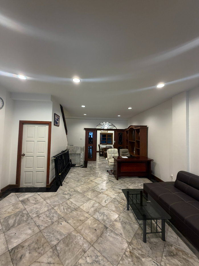 รูป OWNER’S POST (ENGLISH VERSION BELOW) ปล่อยเช่า ทาวน์เฮ้าส์ / Home Office 3 ชั้น สามารถเข้ามาอยู่ได้เลย FULLY FURNISHED  ใกล้ Central Pinklao - รูปที่ 6/27