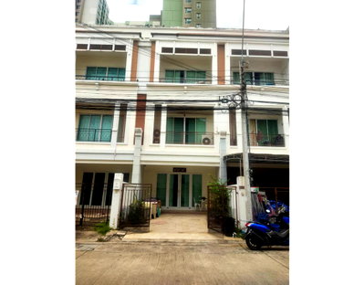 ทาวน์โฮม นนทบุรี : Call : 082-229-9541 วิชั่นสมาร์ทซิตี้ พระราม 5 แยกติวานนท์ ขายทาวน์โฮม 3 ชั้น 24.3 ตร.วา ติดถนนเมน 3 ห้องนอน 3 ห้องน้ำ จอดรถ 2 คัน ใกล้ MRT ติวานนท์