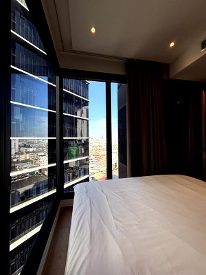 Condos for rent : Ashton Asoke–Rama 9  17th Floor  1 Bedroom, 33 sq.m., Canal View  LINE: @081mrzsz