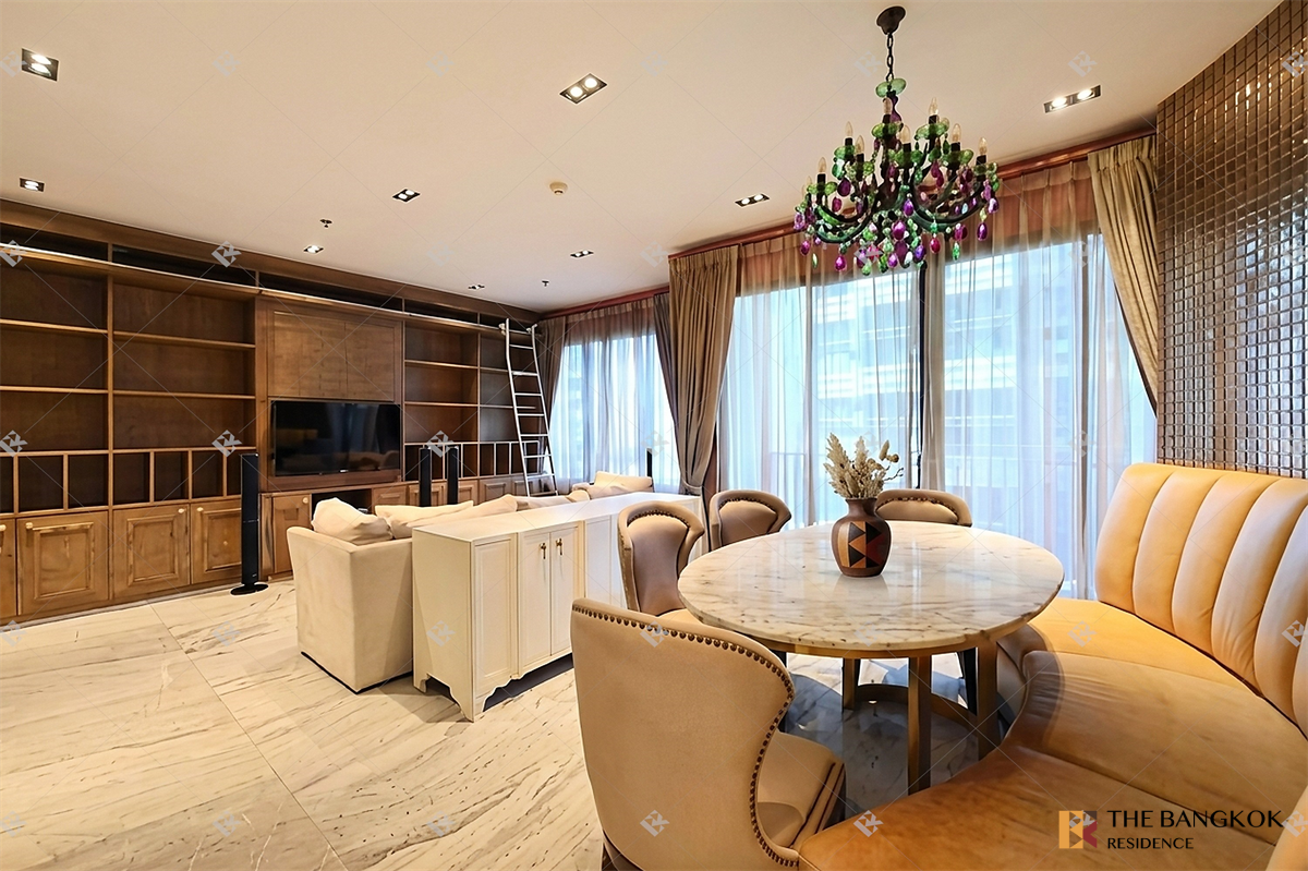 picture Luxuriously Elevated Unit The Emporio Place - 1/10