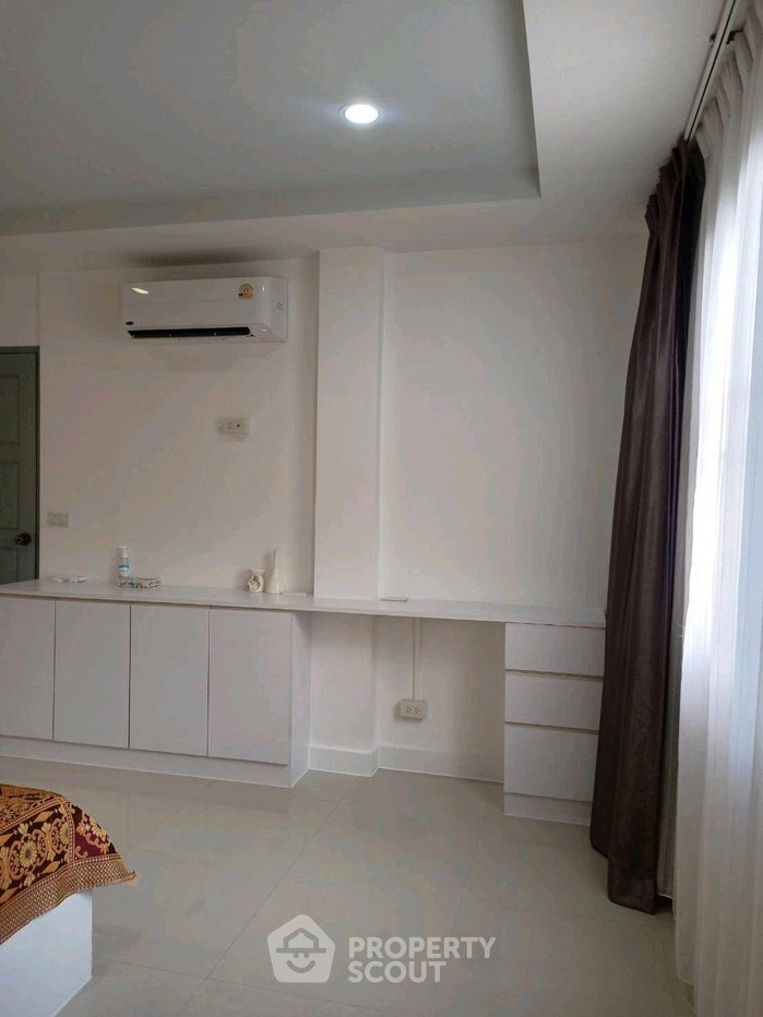 picture 2-BR Condo For Rent At Srivara Garden Condominium (ID 3161736) - 3/7