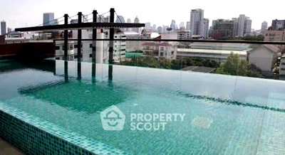 ขายคอนโด : ขายคอนโด 1 ห้องนอน Socio Ruamrudee ใกล้ BTS นานา (ID 693187)