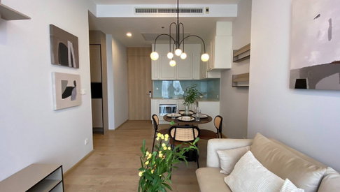 Call : 097-926-4469 Condo Noble BE19 Size 2 Beds 2 Baths 19 floor, with private garden, Fully furnished