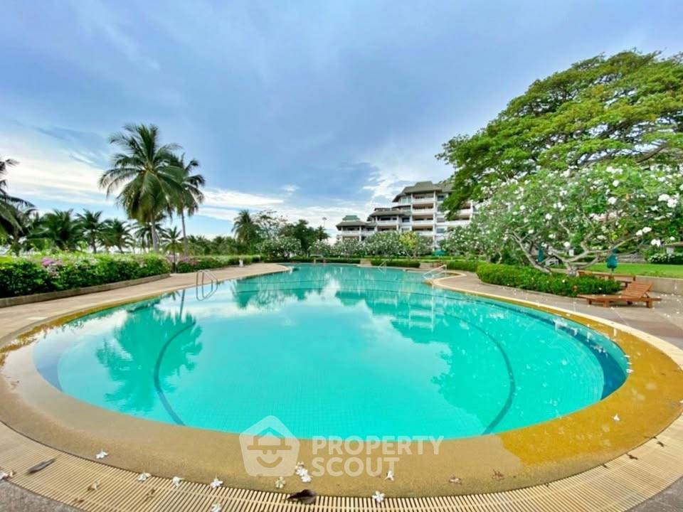 picture Spacious 2-BR 173 Sqm At Baan Somprasong Condominiums (ID 3169320) - 1/16