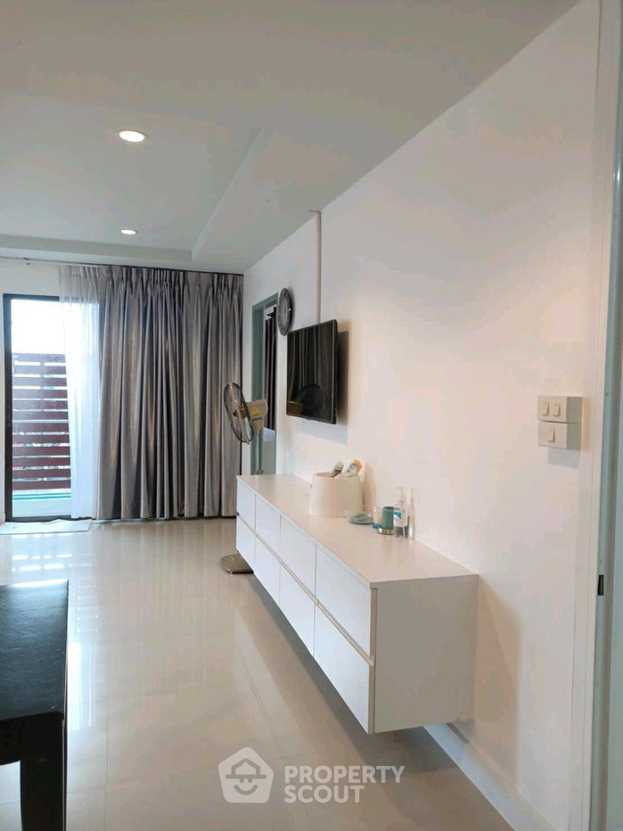 picture 2-BR Condo For Rent At Srivara Garden Condominium (ID 3161736) - 4/7