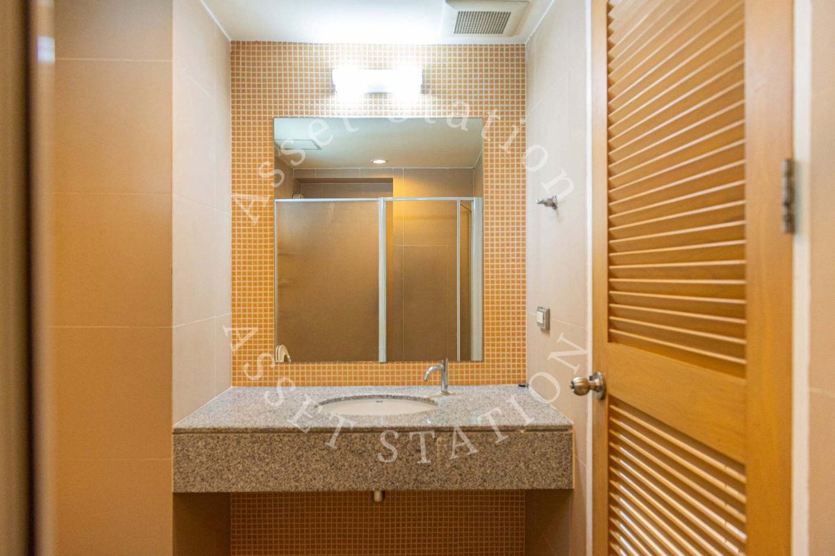 picture Harmony Living Pahonyothin 11 is near BTS Ari, La Villa Aree, and Chatuchak Weekend Market. - 18/21