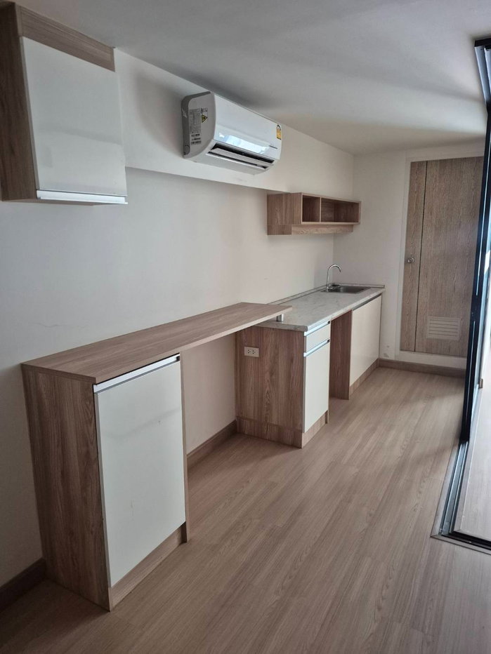 picture Sale LEVEL CONDOMINIUM 2,700,000 - 2/10