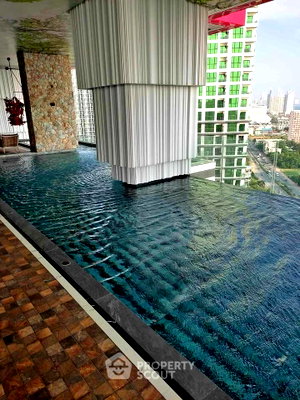 Condos for rent Tesco Lotus South Pattaya : 32nd-Floor 1-BR At The Riviera Ocean Drive Jomtien (ID 2772412)
