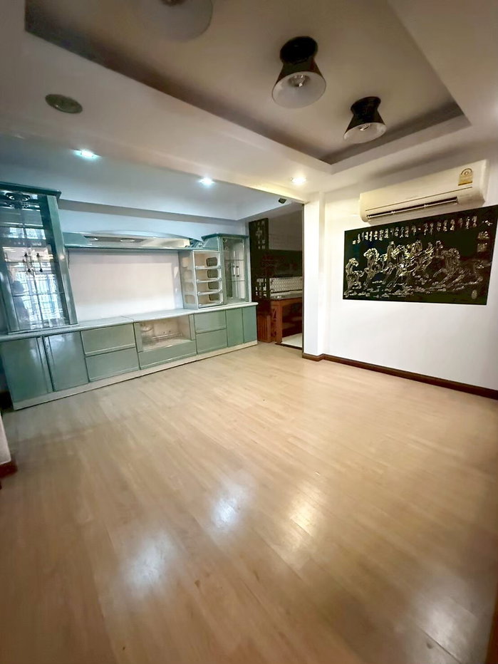 รูป ขายบ้านเดี่ยว 2 ชั้น 4 ห้องนอน 3 ห้องน้ำ หมู่บ้านเกศรี 2 ซอยรามคำแหง 124 สะพานสูง ตกแต่งไม้สักและไม้หายาก ใช้สอย 320 ตร.ม. ใกล้ MRT สัมมากร สายสีส้ม - รูปที่ 8/31