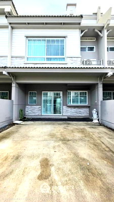 Houses for rent Samut Prakarn : 3-BR House At Villaggio Srinakarin - Bangna, Bang Kaeo (ID 3163996)
