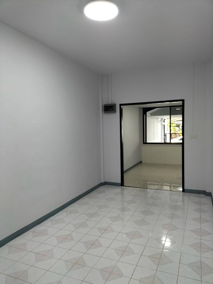รูป ขายบ้านทาวน์เฮาส์ (น้ำไม่ท่วม) ใกล้ตลาดค้าเจริญ บ่อหิน , ไปเซ็นทรัลเฟส 9.5 กม. - รูปที่ 14/16