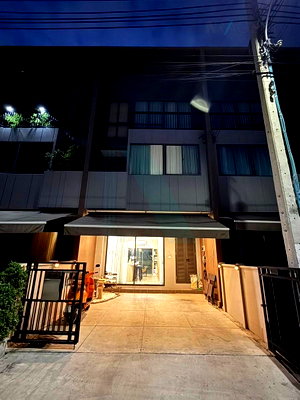 Townhouses for rent Bangkok : 📌 For Rent 3-story Townhouse BAAN KLANG MUANG RAMA 9-KRUNGTHEP KREETHA 3 bedroom 3 bathroom