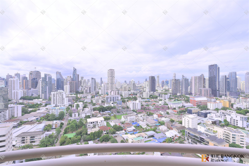 Luxurious Design, Elevated Atmosphere Ruamsuk Condominium
