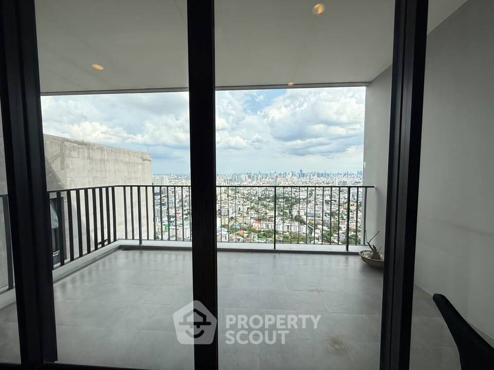picture 45th-Floor 2-BR At The Issara Ladprao Near MRT Lat Phrao (ID 3168343) - 16/27