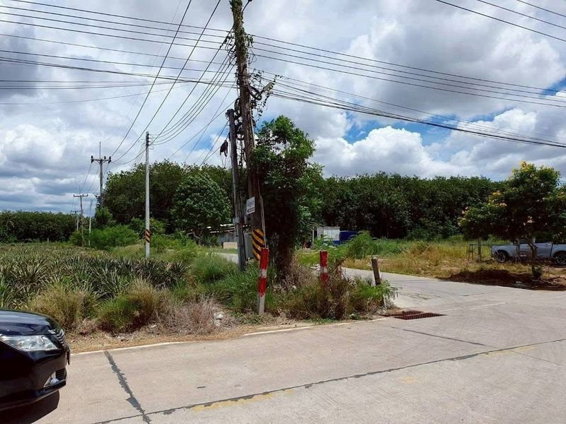 picture Beautiful plot of land for sale in Khao Khansong, Sriracha. Excellent location and easy access. - 2/4