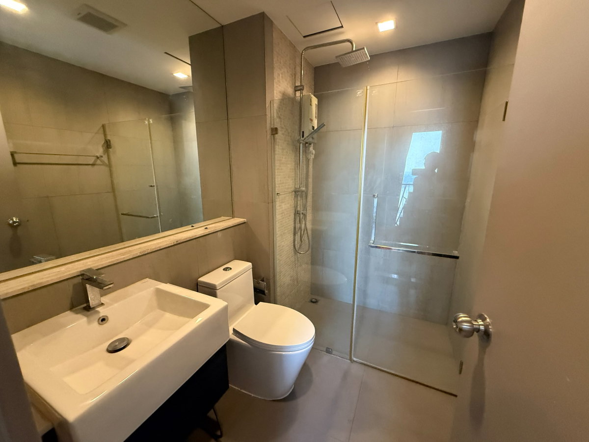 picture For Rent: The Politan Rive Condo, 31 sq.m., 24th floor, corner unit. - 8/10
