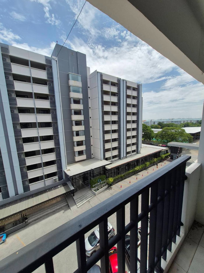 picture Sale LEVEL CONDOMINIUM 2,700,000 - 9/10