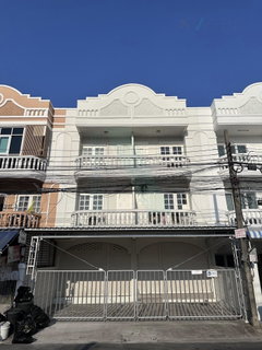 รูปภาพ 📌 ให้เช่าทาวน์เฮาส์ 3 ชั้น หมู่บ้านไพโรจน์ บางนา 8 ห้องนอน 6 ห้องน้ำ