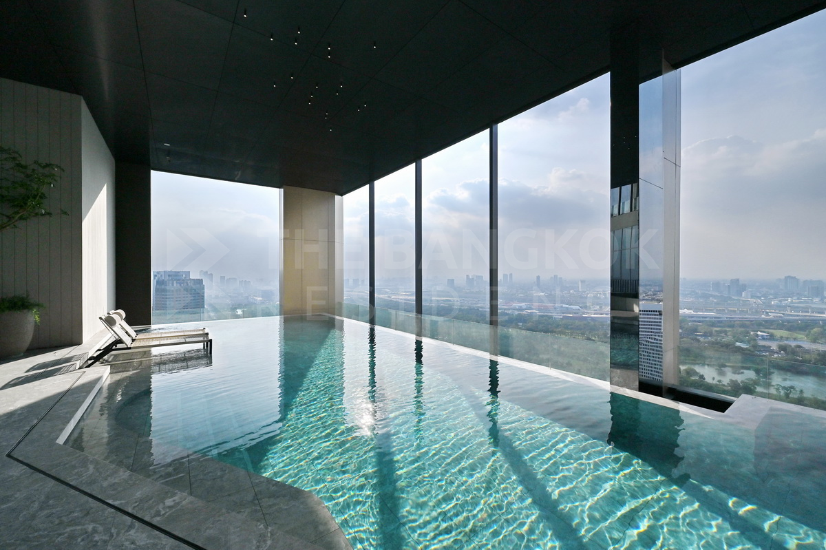 picture The Crest Park Residences near MRT Phahonyothin Station Move-in Ready, Just Bring Your Bags - 8/9
