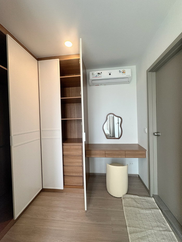 รูป Aspire Sukhumvit-Rama 4 แต่งครบโทนน้ำตาล-ครีมอบอุ่น วิวเมืองชั้นสูงกว้างสบายตา พร้อมชุดโต๊ะทานข้าวและโซนแต่งตัวบิวท์อิน - รูปที่ 11/15