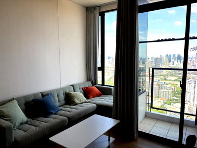 คอนโดให้เช่า : Landmark at MRTA Station คอนโด Loft เพดานสูงสไตล์ไม้ธรรมชาติ วิวเมืองกว้าง ครัวปิดกั้นกระจก เฟอร์นิเจอร์ครบ สภาพสวยพร้อมเข้าอยู่