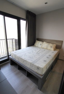 For rent: The Politan Rive condo, 31 sq.m., 54th floor