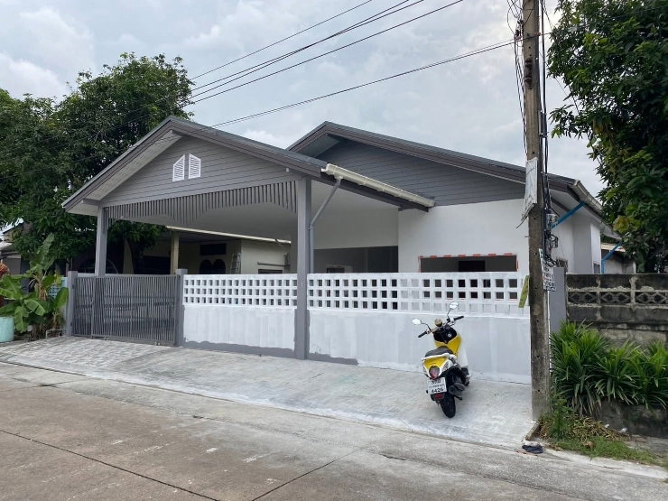 รูป ขาย | ให้เช่า บ้านเดี่ยว 1 ชั้น 52 ตร.ว. ⭐️ Fully Renovated ⭐️ โชคชัย 4 ใกล้ Central Eastville The Crystal เอกมัย-รามอินทรา จอดรถ 4 คัน แอร์ 5 เครื่อง - รูปที่ 4/14