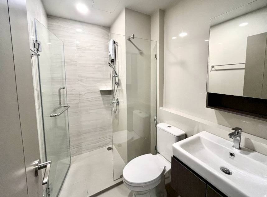 picture BRAND-NEW Condo ASPIRE ONNUT STATION Corner Room 22K - 15/16