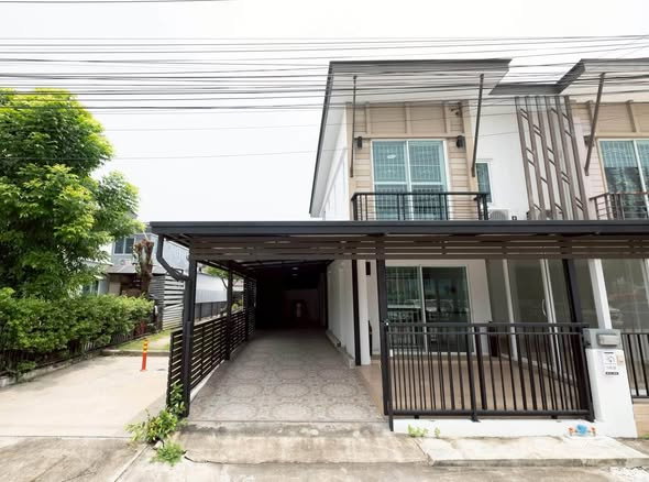 picture 🔥 For Sale – Pruksa Prime Srinakarin-Bangna | Spacious Home | Parking for Multiple Cars - 1/19